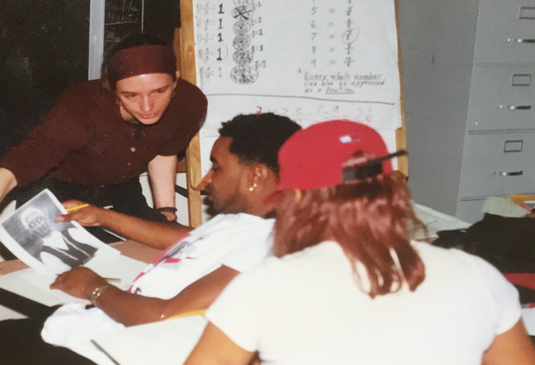 Molly Barker confering with 2 students.